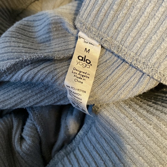 ALO yoga
Muse Sweatpant - Picture 3 of 5